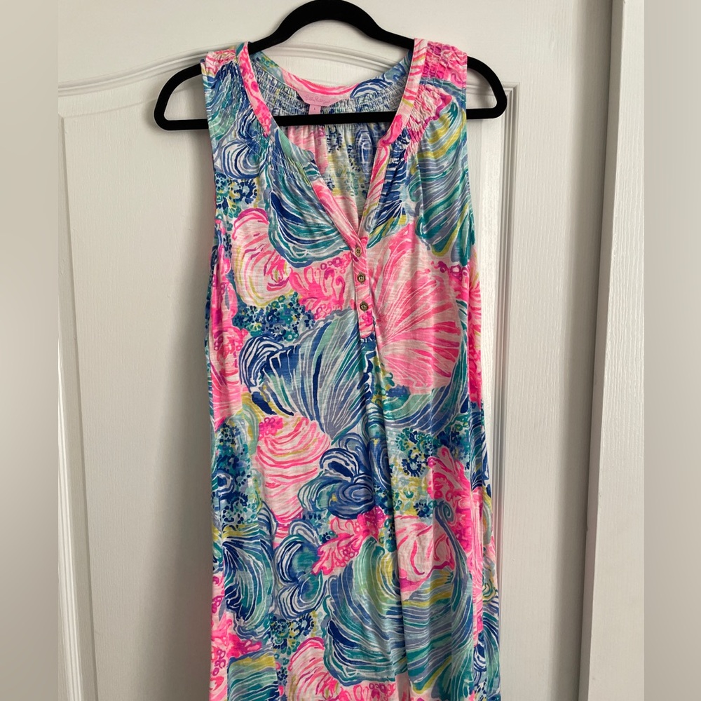 Woman’s Lilly Pulitzer dress